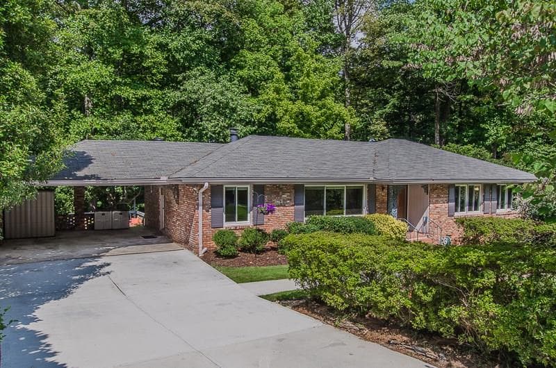 3 bedroom, 2,231 sq ft single family residence sold at 1622 Princess Circle, Atlanta, GA 30345