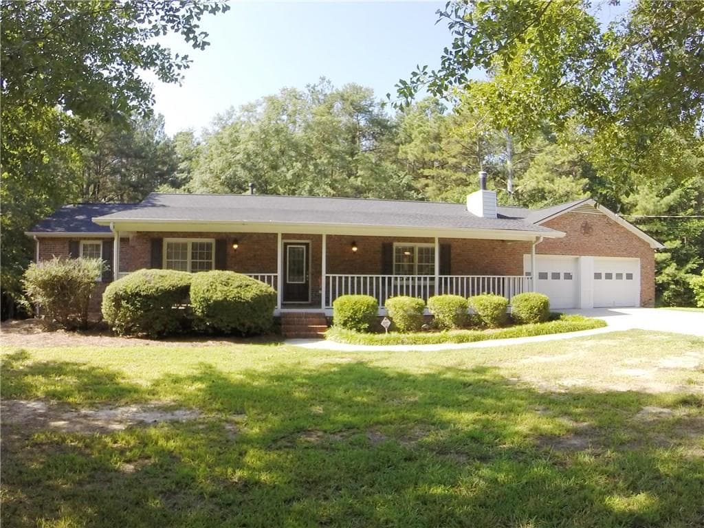 4 bedroom, 1,670 sq ft single family residence sold at 1880 Holman Road, Hoschton, GA 30548