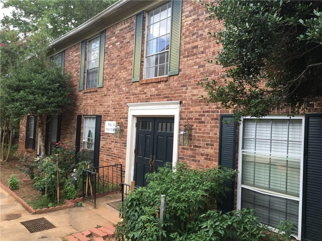 3 bedroom, 1,284 sq ft condominium sold at 5584 Kingsport Drive 24, Atlanta, GA 30342