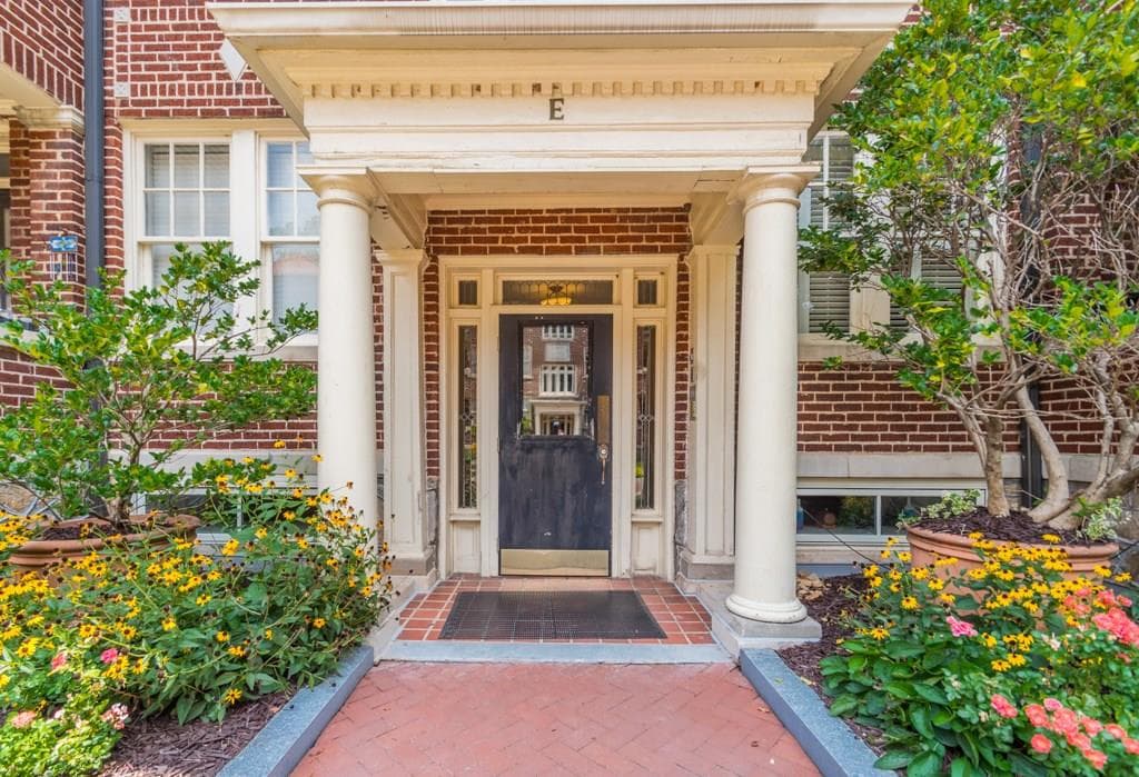 2 bedroom, 1,000 sq ft condominium sold at 198 Ponce De Leon Avenue E4, Atlanta, GA 30308
