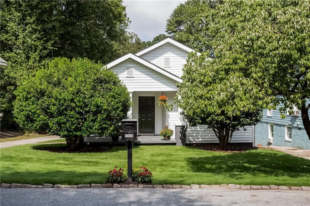 2 bedroom, 1,208 sq ft single family residence sold at 1728 Ridgeway Avenue, Atlanta, GA 30318