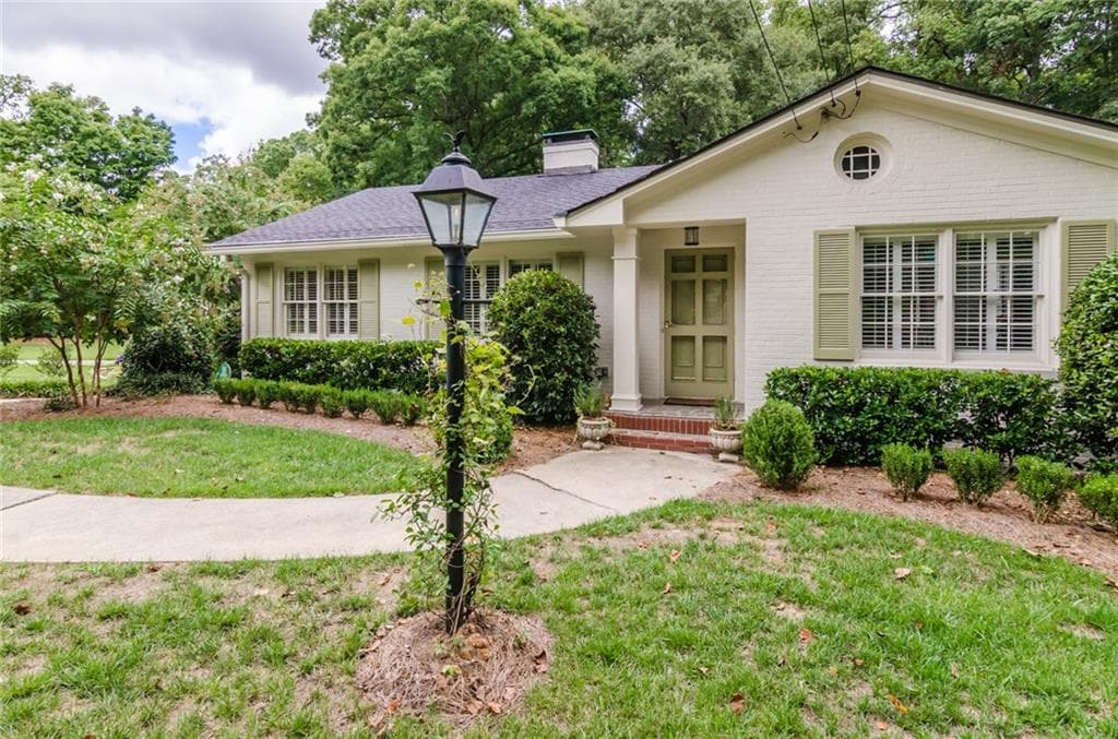 3 bedroom single family residence sold at 1556 Walthall Court, Atlanta, GA 30318
