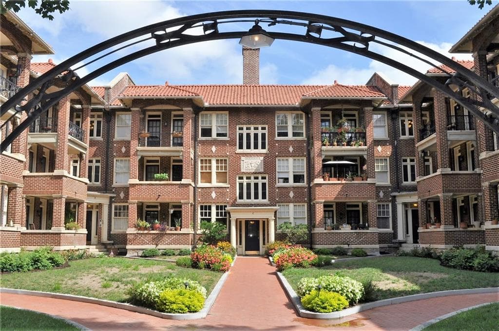 2 bedroom, 840 sq ft condominium sold at 198 Ponce De Leon Avenue B4, Atlanta, GA 30308