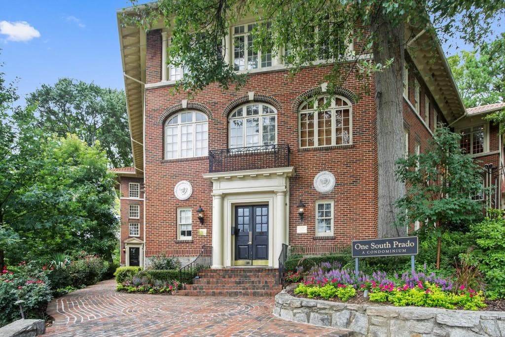 2 bedroom, 1,102 sq ft condominium sold at 1 S Prado 5A, Atlanta, GA 30309