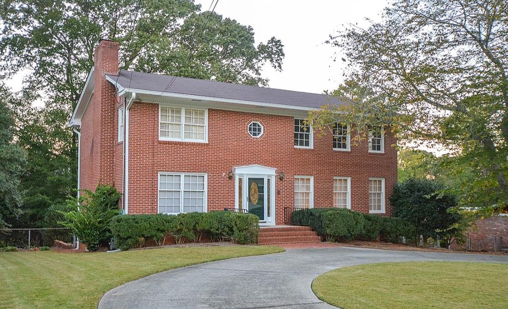 4 bedroom, 2,352 sq ft single family residence sold at 1646 Deerfield Circle, Decatur, GA 30033