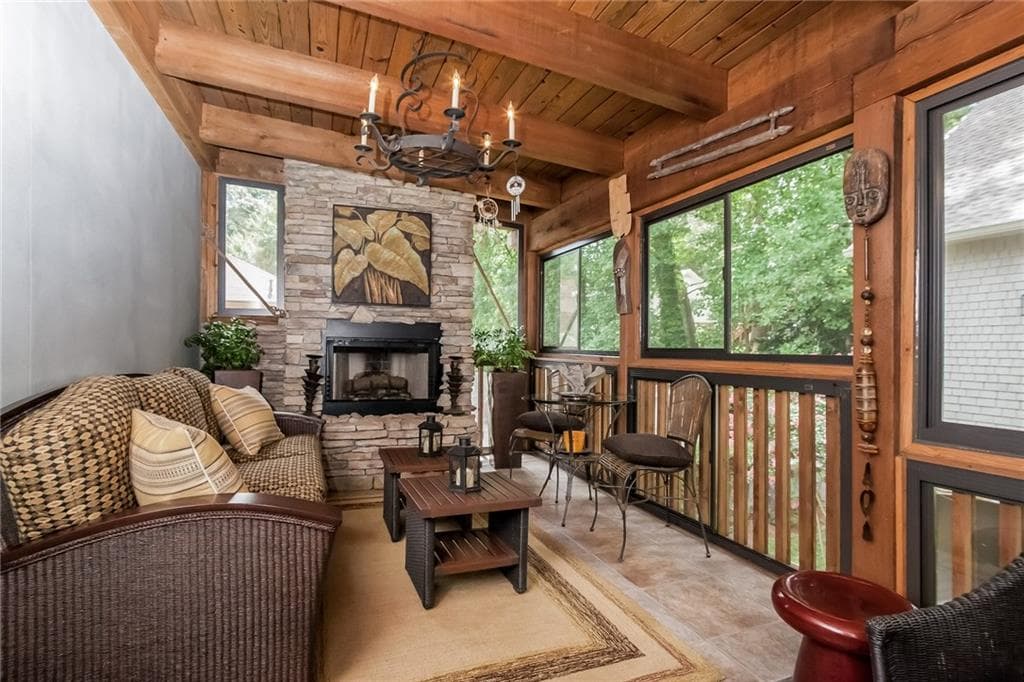 4 bedroom, 4,485 sq ft single family residence sold at 1948 Northside Drive, Atlanta, GA 30318