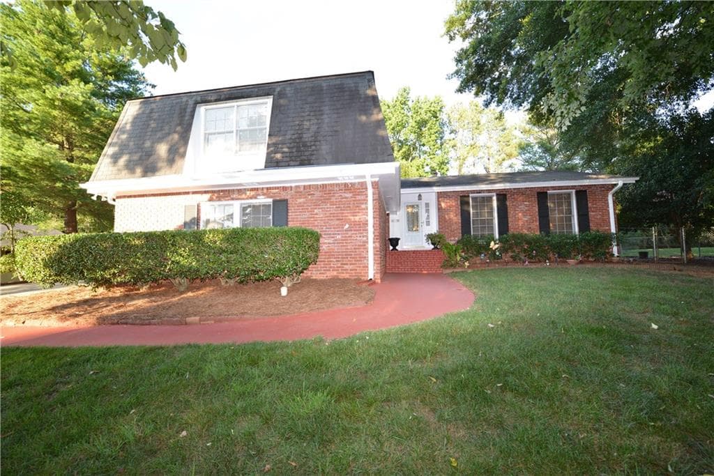 4 bedroom, 1,888 sq ft single family residence sold at 405 Wavetree Drive, Roswell, GA 30075