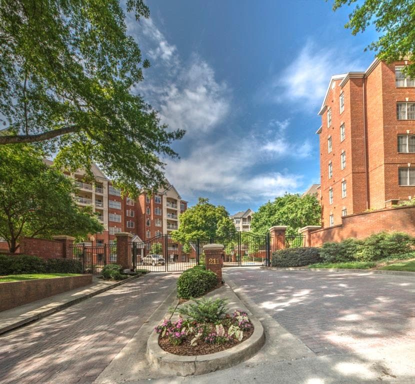 2 bedroom, 1,556 sq ft condominium sold at 211 Colonial Homes Drive 2106, Atlanta, GA 30309