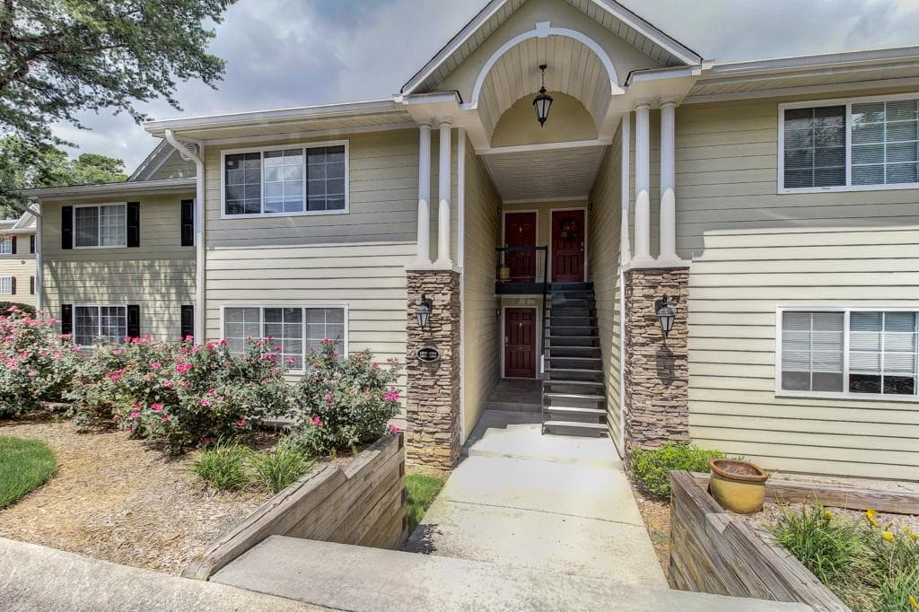 2 bedroom condominium sold at 1468 Briarwood Road 1301, Brookhaven, GA 30319