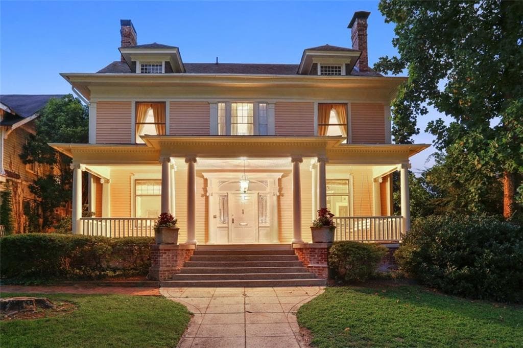 4 bedroom, 3,930 sq ft single family residence sold at 168 Peachtree Circle, Atlanta, GA 30309