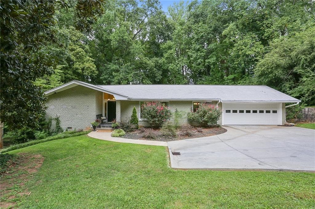 3 bedroom, 2,024 sq ft single family residence sold at 2978 Green Oaks Circle, Atlanta, GA 30345