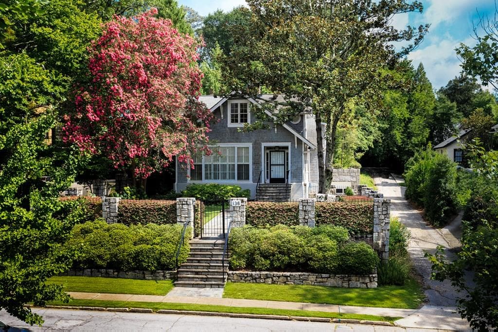 5 bedroom, 4,213 sq ft single family residence sold at 136 Seventeenth Street, Atlanta, GA 30309