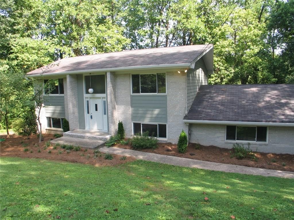 4 bedroom, 2,072 sq ft single family residence sold at 3282 Leslie Court, Atlanta, GA 30345