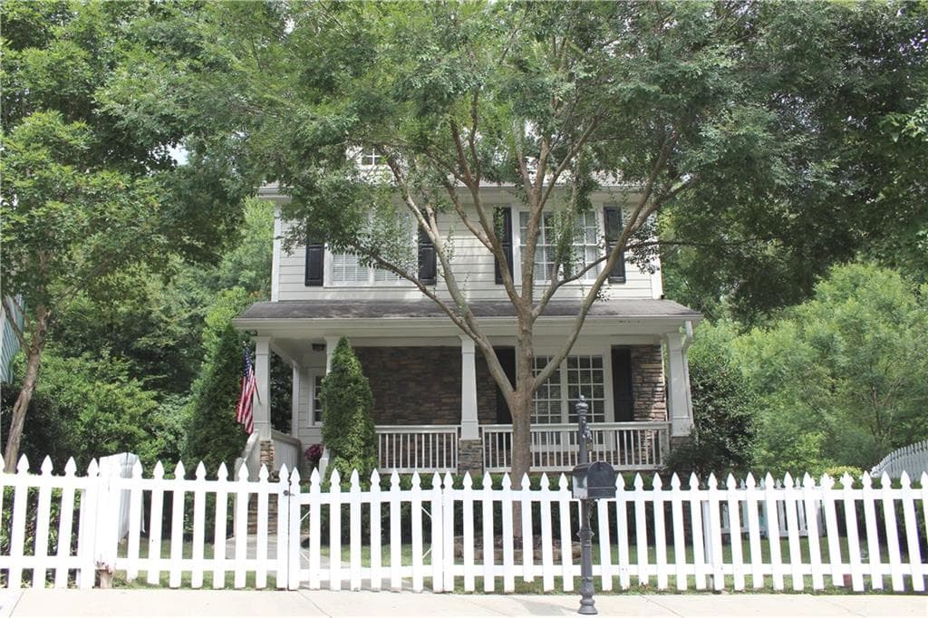 4 bedroom, 2,455 sq ft single family residence sold at 2141 Parkview Lane, Atlanta, GA 30318
