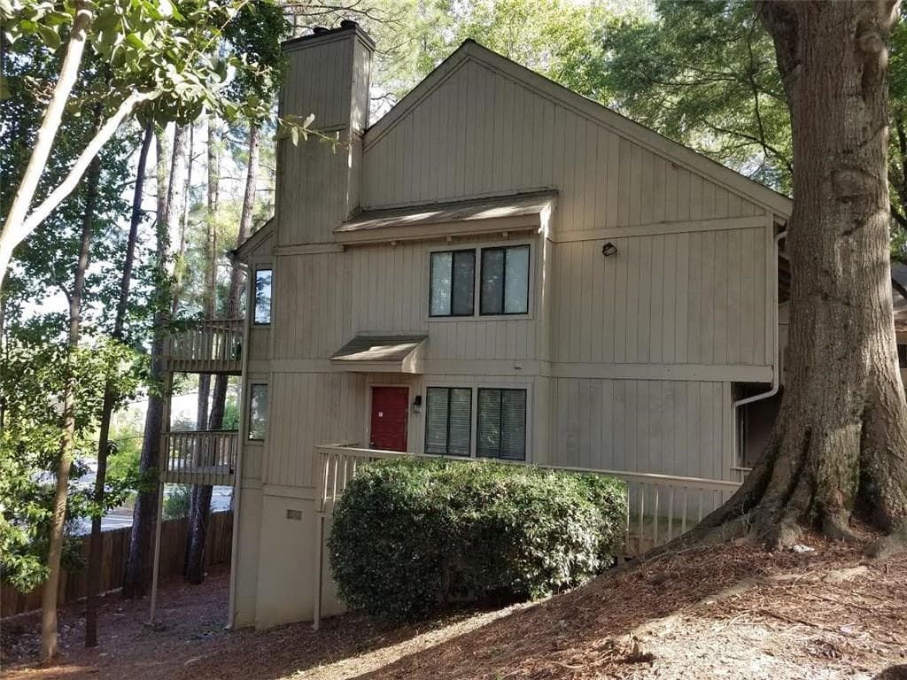 2 bedroom, 906 sq ft condominium sold at 2105 Defoors Ferry Road B, Atlanta, GA 30318