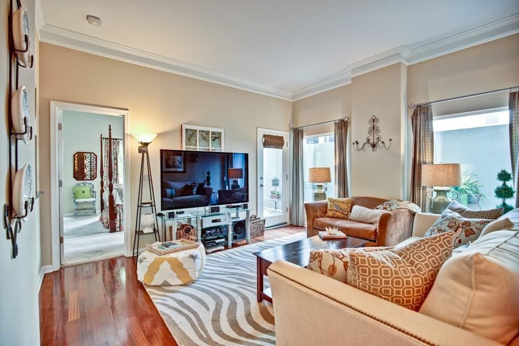2 bedroom, 1,125 sq ft condominium sold at 275 13th Street 101, Atlanta, GA 30309