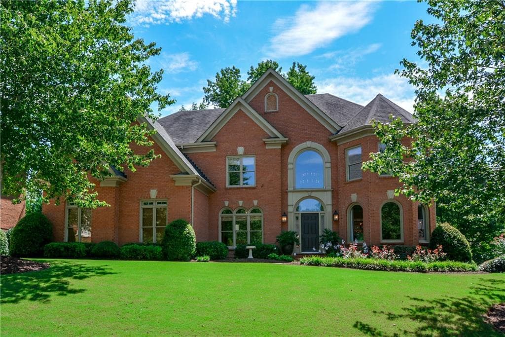 6 bedroom, 3,738 sq ft single family residence sold at 2220 Bent Creek Manor, Alpharetta, GA 30005