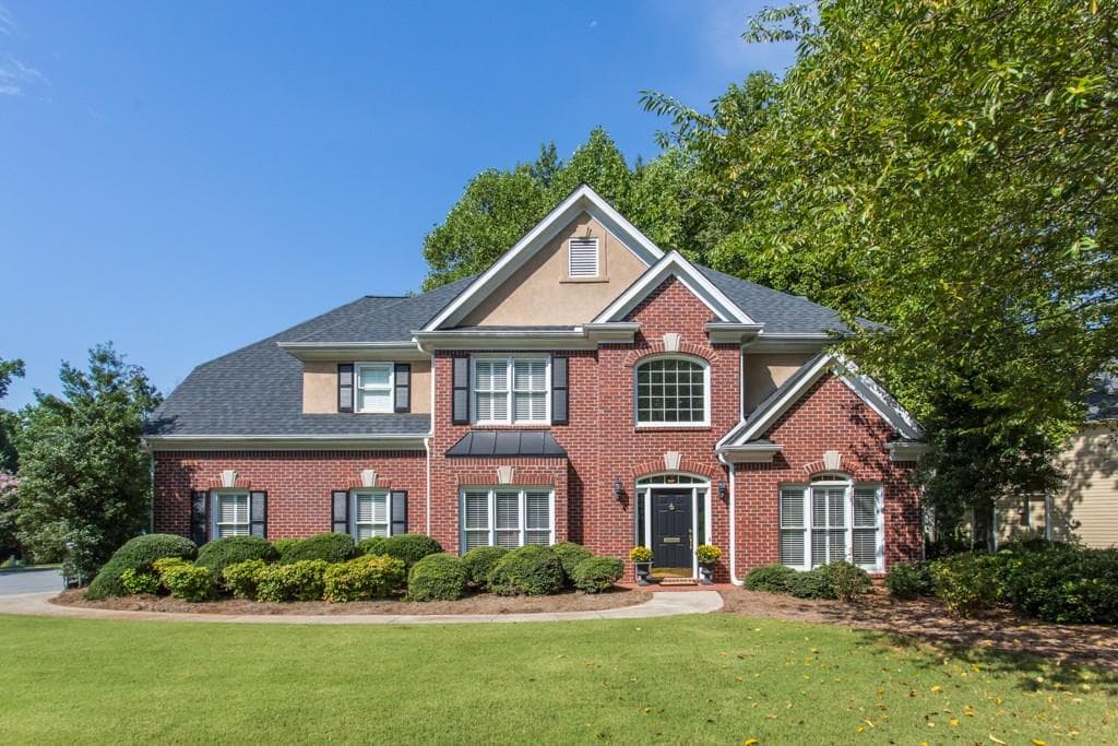 5 bedroom, 3,038 sq ft single family residence sold at 3085 Salisbury Drive, Alpharetta, GA 30004