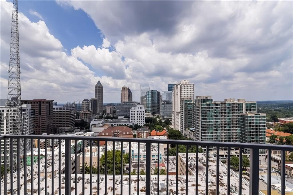 1 bedroom, 796 sq ft condominium sold at 860 Peachtree Street 2010, Atlanta, GA 30308