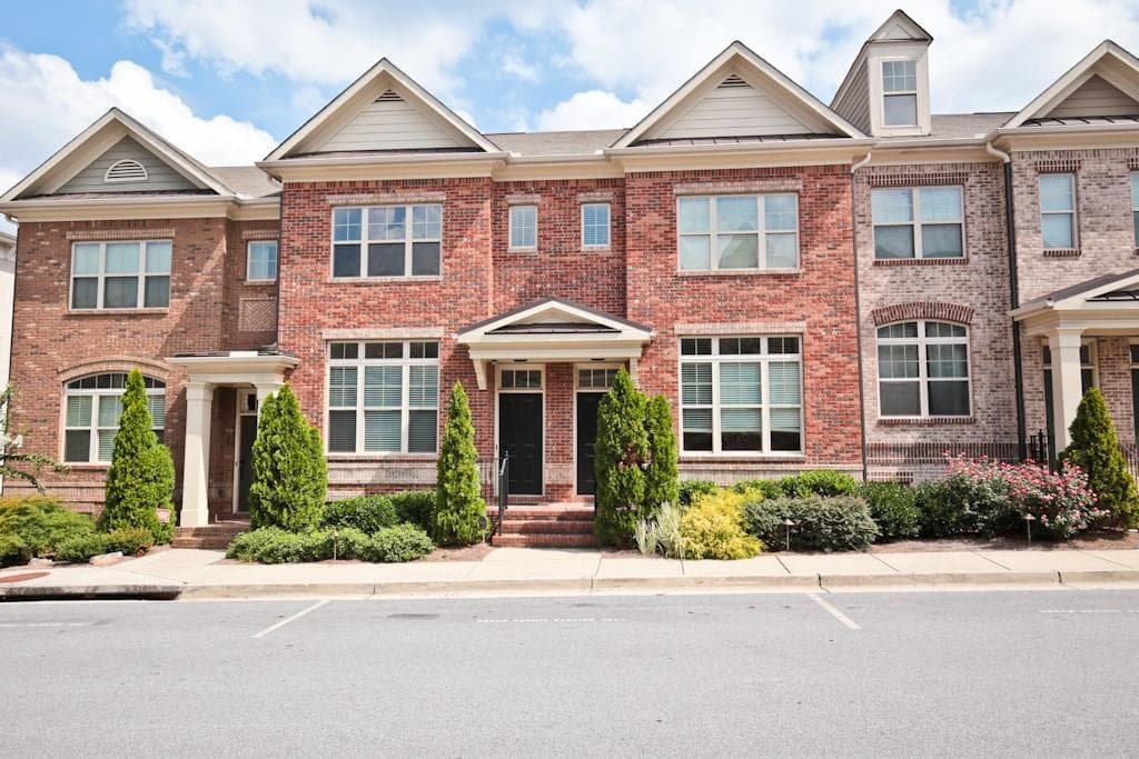 3 bedroom, 2,046 sq ft townhouse sold at 1212 Lavista Circle 1212, Atlanta, GA 30324
