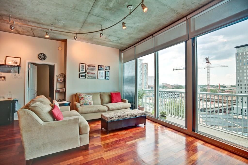 2 bedroom, 1,196 sq ft condominium sold at 950 W Peachtree Street 1001, Atlanta, GA 30309