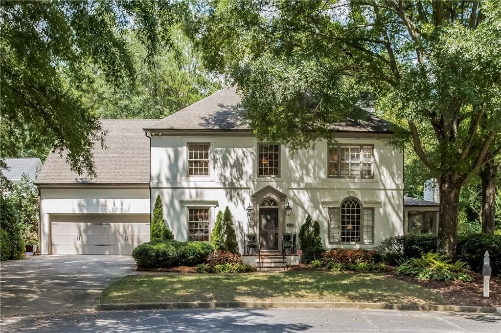 4 bedroom, 4,654 sq ft single family residence sold at 250 Woodchase Close, Atlanta, GA 30319