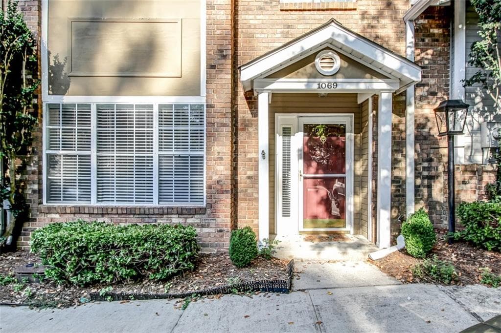 1069 Woodbridge Hollow 1069, Atlanta, GA 30306 — most recent listing photo