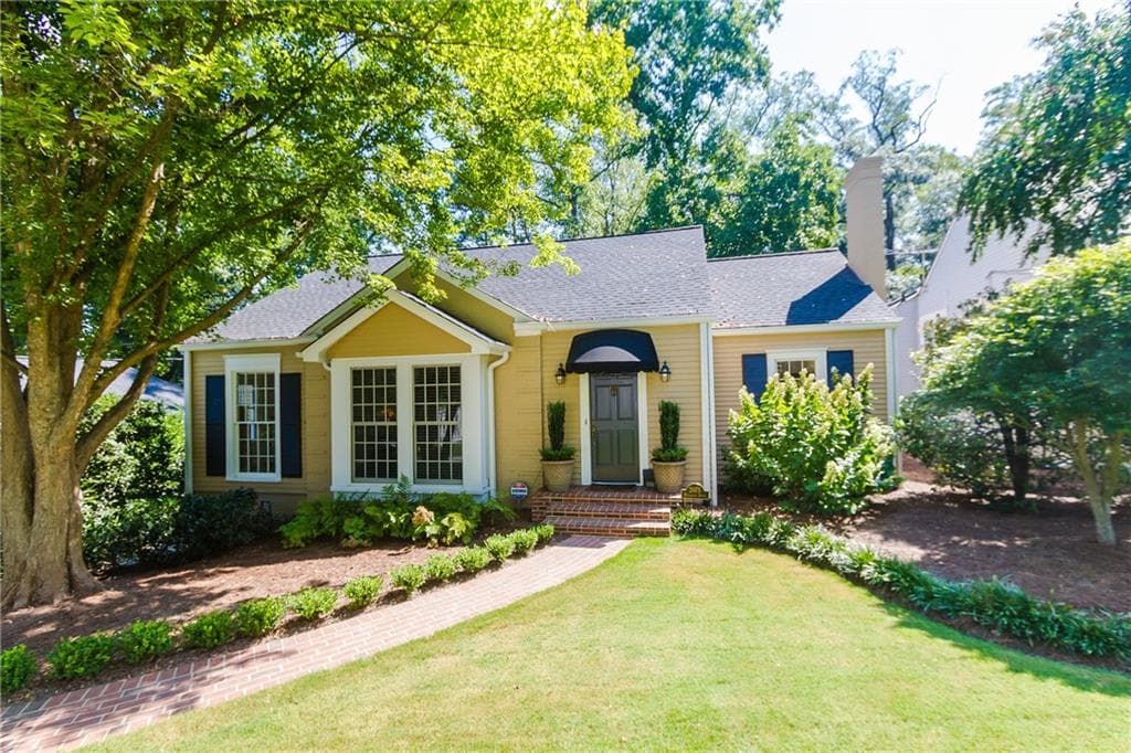 4 bedroom, 2,221 sq ft single family residence sold at 2075 Dellwood Drive, Atlanta, GA 30309