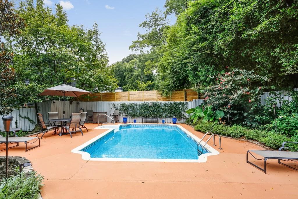 3 bedroom, 1,534 sq ft single family residence sold at 406 7th Street, Atlanta, GA 30308