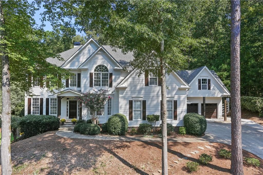 6 bedroom, 3,592 sq ft single family residence sold at 122 Birmingham Walk, Alpharetta, GA 30004