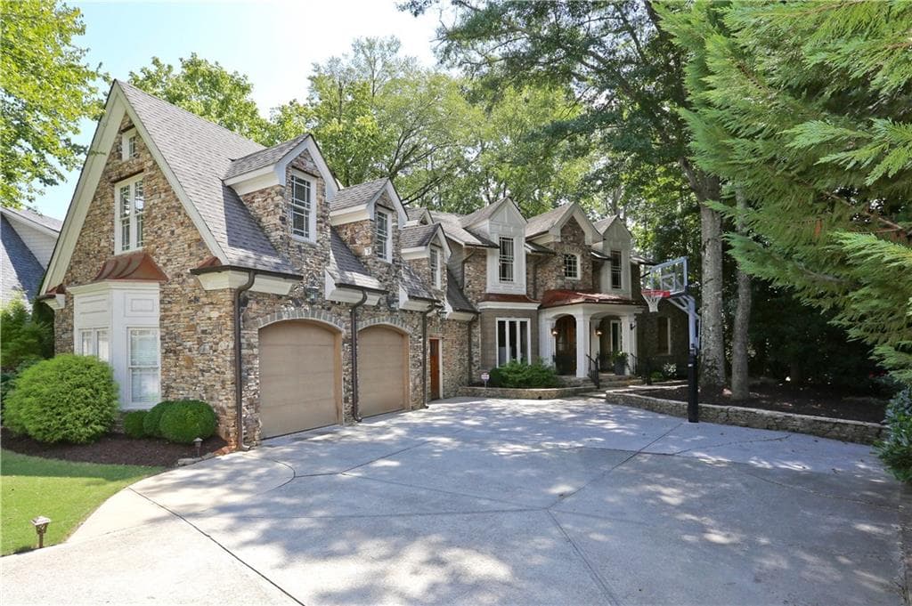 4 bedroom, 3,237 sq ft single family residence sold at 135 Stone Pond Lane, Alpharetta, GA 30022