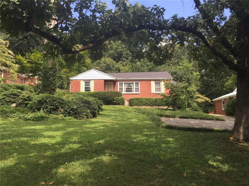 3 bedroom, 1,242 sq ft single family residence sold at 1176 Clearview Drive, Atlanta, GA 30319
