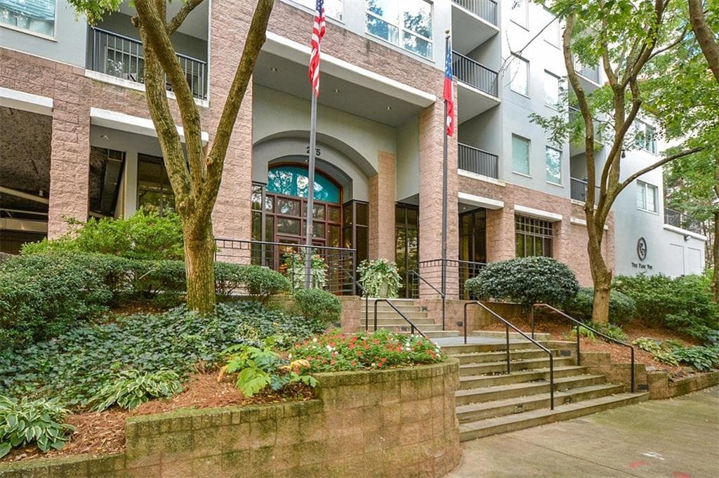 1 bedroom, 765 sq ft condominium sold at 275 13th Street 604, Atlanta, GA 30309