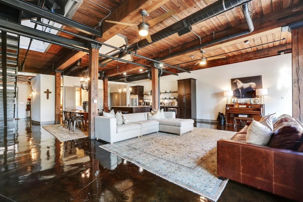 3 bedroom, 2,814 sq ft condominium sold at 320 Peters Street 10, Atlanta, GA 30313