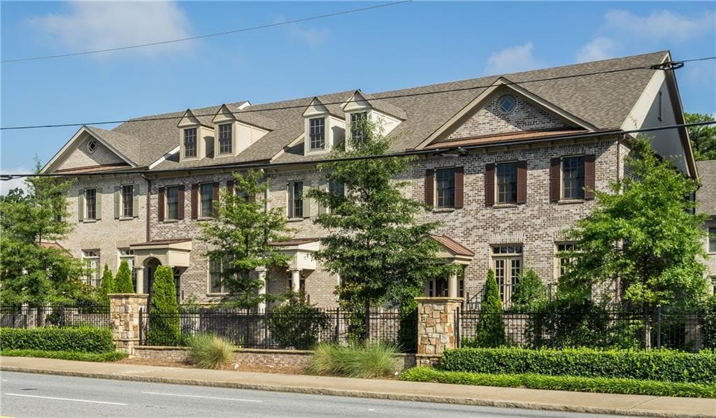 3 bedroom, 2,760 sq ft townhouse sold at 3667 Brookhaven Manor Crossing, Atlanta, GA 30319