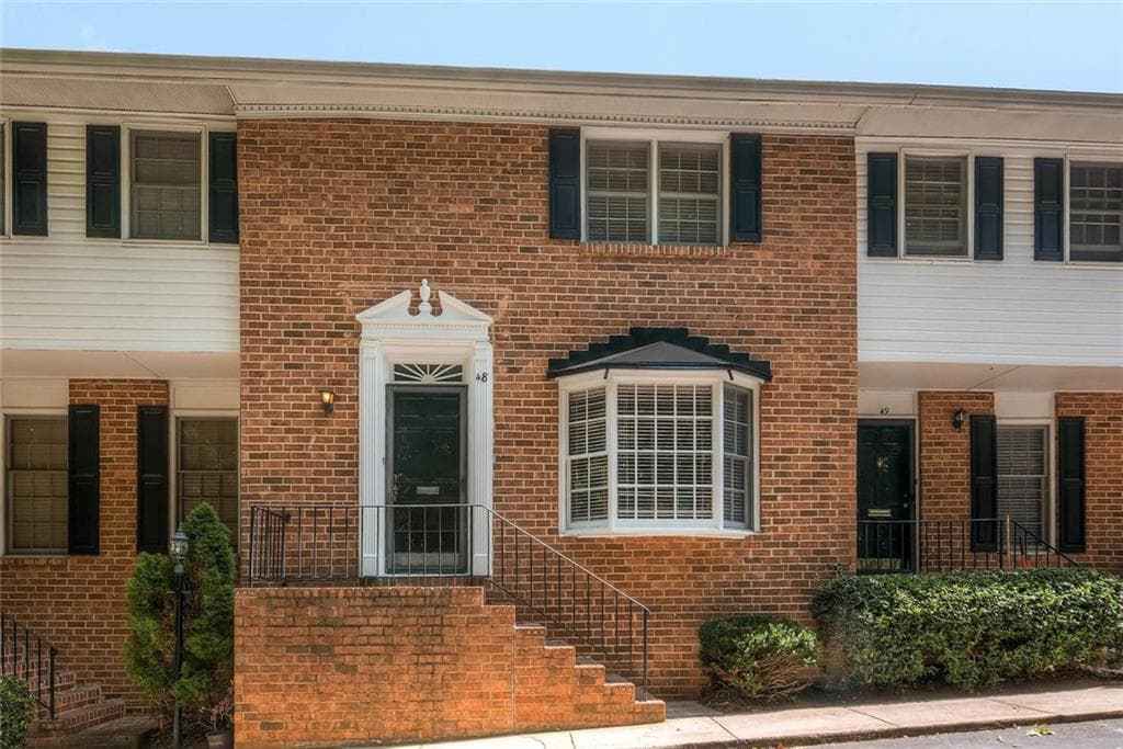 2 bedroom, 1,342 sq ft condominium sold at 6520 Roswell Road 48, Sandy Springs, GA 30328