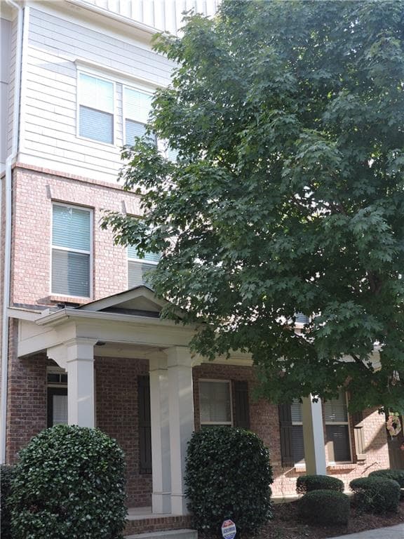 3 bedroom, 2,232 sq ft townhouse sold at 708 VILLAGE FIELD Court, Suwanee, GA 30024