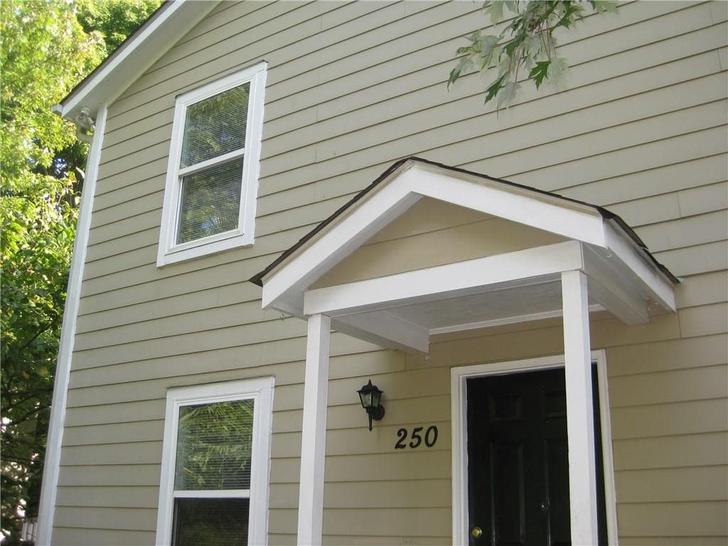 4 bedroom, 1,300 sq ft townhouse sold at 250 Blessing Way, Roswell, GA 30075