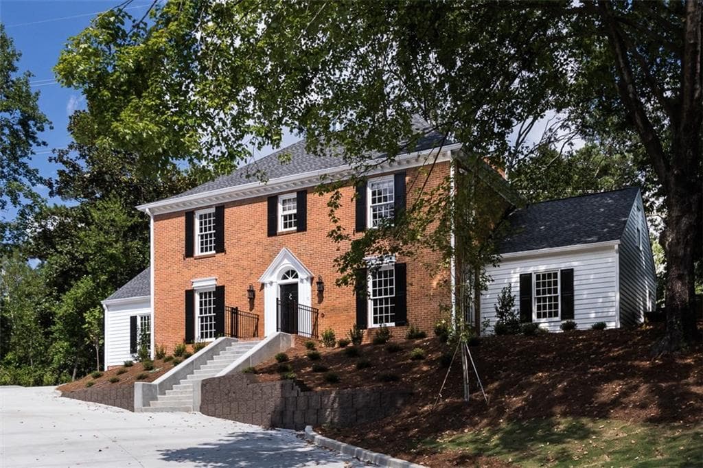 4 bedroom, 3,548 sq ft single family residence sold at 2403 Hanover West Lane, Atlanta, GA 30327