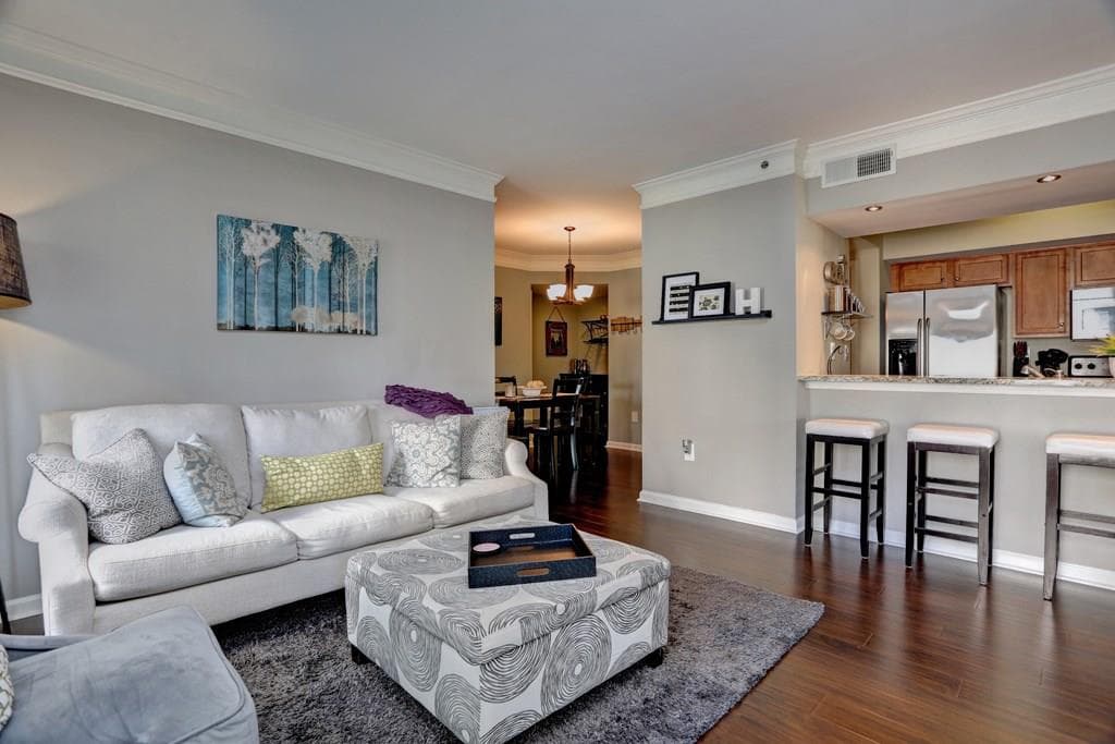 2 bedroom, 1,125 sq ft condominium sold at 275 13th Street 401, Atlanta, GA 30309