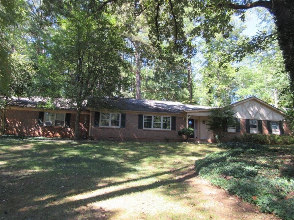 4 bedroom single family residence sold at 700 Spalding Drive, Sandy Springs, GA 30328