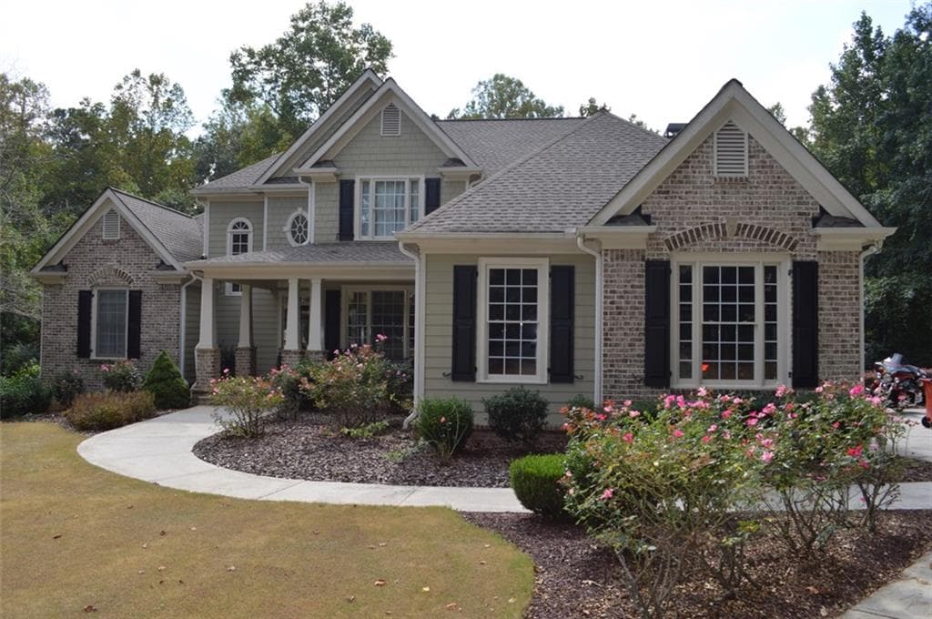 4 bedroom, 3,537 sq ft single family residence sold at 210 Meadow Ridge Court, Canton, GA 30115