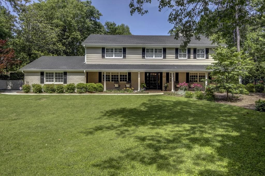 4 bedroom, 3,800 sq ft single family residence sold at 5245 Kenbrook Way, Atlanta, GA 30327
