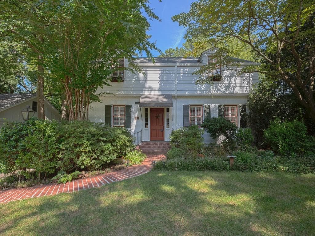 4 bedroom, 2,559 sq ft single family residence sold at 402 E Wesley Road, Atlanta, GA 30305