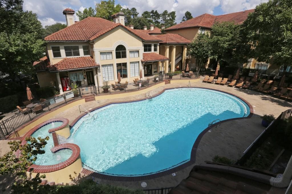 2 bedroom, 1,402 sq ft condominium sold at 3777 Peachtree Road 622, Atlanta, GA 30319