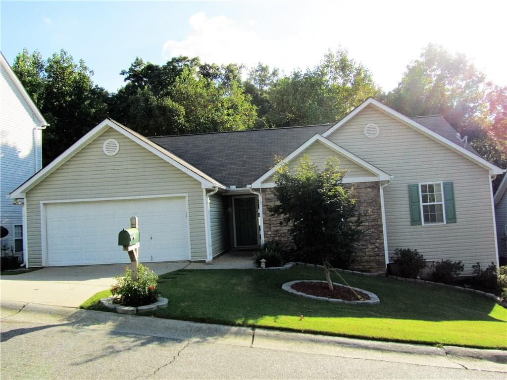 4 bedroom, 1,559 sq ft single family residence sold at 315 Hillcrest Lane, Canton, GA 30115