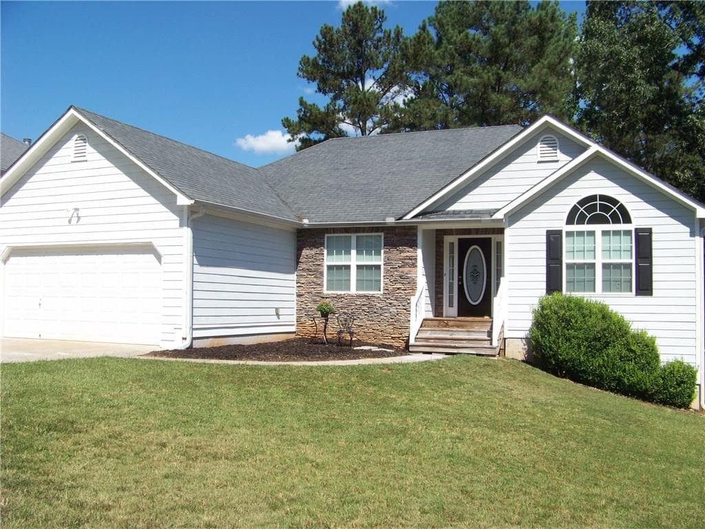 3 bedroom, 1,556 sq ft single family residence sold at 215 Indian Lake Trail, Villa Rica, GA 30180