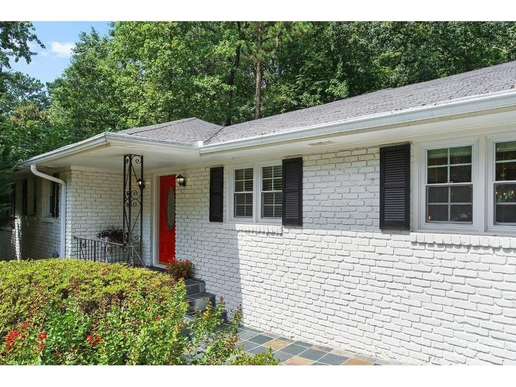 4 bedroom, 2,900 sq ft single family residence sold at 6046 Kayron Drive, Atlanta, GA 30328