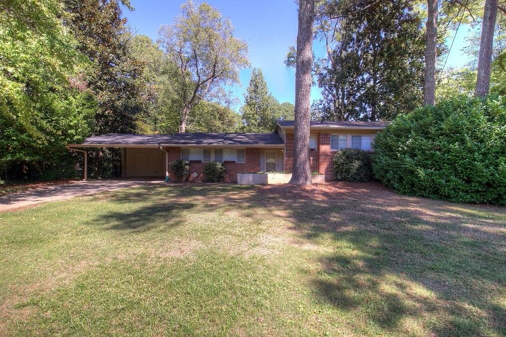 3 bedroom, 1,699 sq ft single family residence sold at 6215 Hunting Creek Road, Atlanta, GA 30328