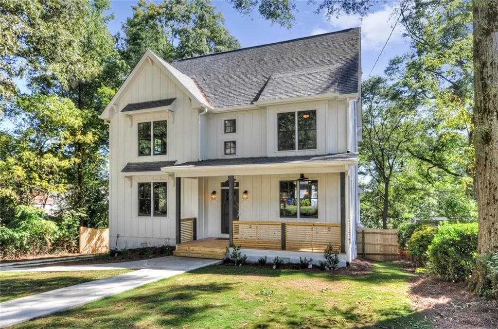 4 bedroom, 2,568 sq ft single family residence sold at 1679 Dixie Street, Atlanta, GA 30317